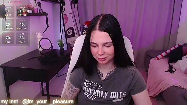 Michela Fruet online show from 12-21-25, 01:19