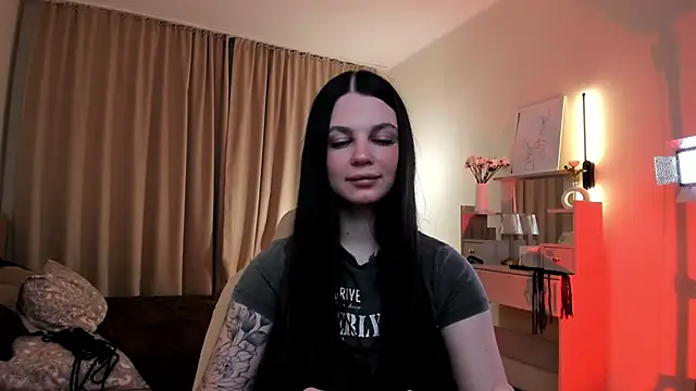 Michela Fruet online show from 11-13-25, 01:09