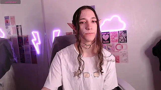 Snapshot of SilverMuse chatting on 02-12-26, 09:14 SilverMuse online show from 02-12-26, 09:14