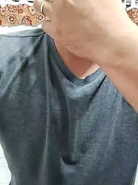 Bradd 32 online show from 10-27-25, 04:35