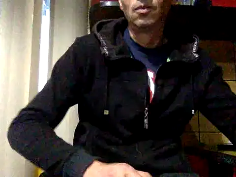 Snapshot of adiluci1 chatting on 10-12-25, 01:56 adiluci1 online show from 10-12-25, 01:56