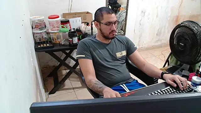 Snapshot of Leonino231 chatting on 10-10-25, 04:41 Leonino231 online show from 10-10-25, 04:41