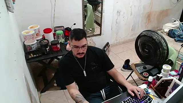 Snapshot of Leonino231 chatting on 12-21-25, 05:25 Leonino231 online show from 12-21-25, 05:25