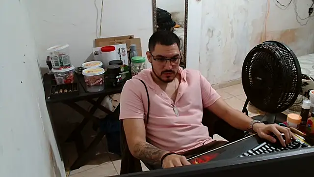 Snapshot of Leonino231 chatting on 11-09-25, 08:57 Leonino231 online show from 11-09-25, 08:57