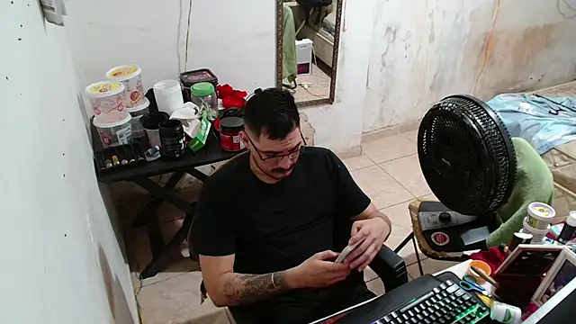 Snapshot of Leonino231 chatting on 12-20-25, 02:36 Leonino231 online show from 12-20-25, 02:36