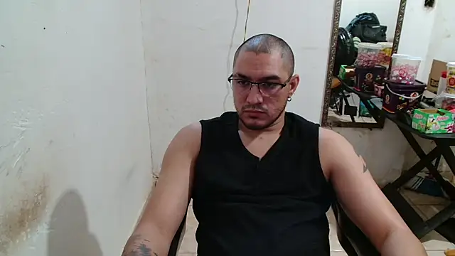 Snapshot of Leonino231 chatting on 09-24-25, 04:35 Leonino231 online show from 09-24-25, 04:35