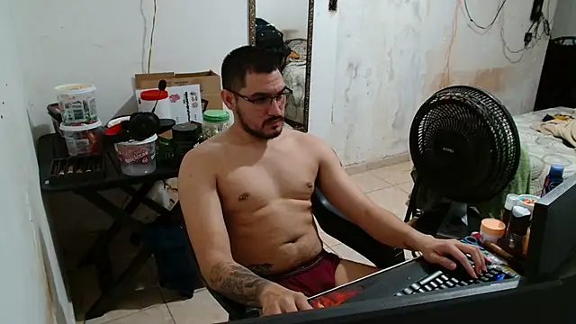 Snapshot of Leonino231 chatting on 11-12-25, 09:40 Leonino231 online show from 11-12-25, 09:40