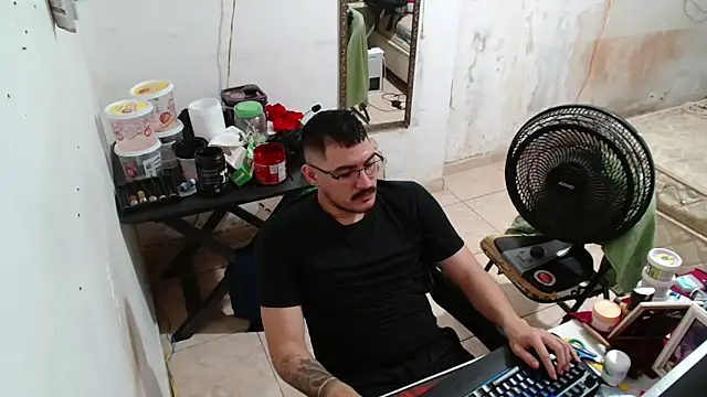 Snapshot of Leonino231 chatting on 12-20-25, 10:12 Leonino231 online show from 12-20-25, 10:12