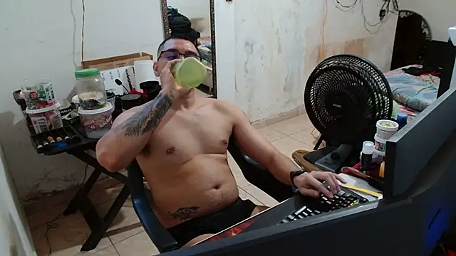 Snapshot of Leonino231 chatting on 10-30-25, 04:26 Leonino231 online show from 10-30-25, 04:26