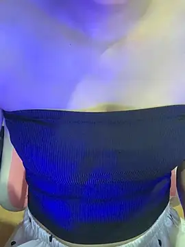 Linhtruong  online show from 04-13-26, 01:53