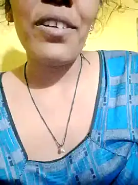 Snapshot of Daisygirl9 chatting on 10-17-25, 02:41 Daisygirl9 online show from 10-17-25, 02:41