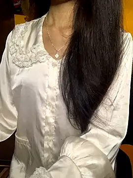 Snapshot of Nhinhi18 chatting on 10-12-25, 04:30 Nhinhi18 online show from 10-12-25, 04:30