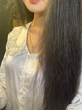Snapshot of Nhinhi18 chatting on 05-11-26, 02:45 Nhinhi18 online show from 05-11-26, 02:45