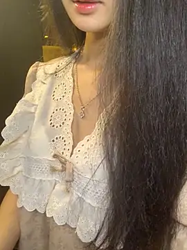 Snapshot of Nhinhi18 chatting on 05-14-26, 02:58 Nhinhi18 online show from 05-14-26, 02:58