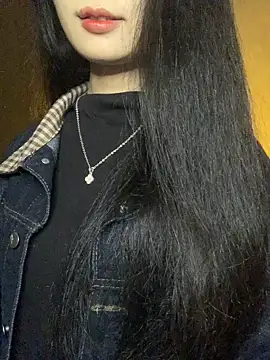 Nhinhi18 online show from 12-18-25, 03:16