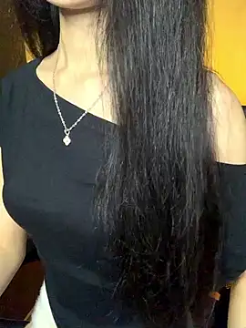 Snapshot of Nhinhi18 chatting on 06-12-26, 03:32 Nhinhi18 online show from 06-12-26, 03:32