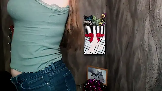 Snapshot of Linda_S_ chatting on 09-27-25, 09:15 Linda S online show from 09-27-25, 09:15