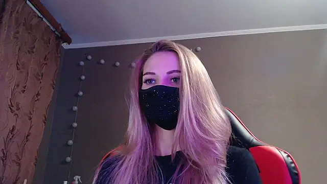 Snapshot of Iris_lave chatting on 10-14-25, 03:12 Iris lave online show from 10-14-25, 03:12