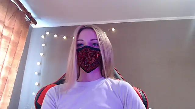 Snapshot of Iris_lave chatting on 10-15-25, 12:02 Iris lave online show from 10-15-25, 12:02