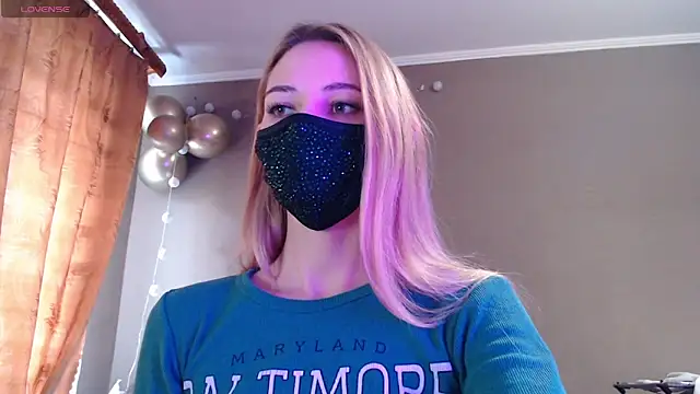 Snapshot of Iris_lave chatting on 11-10-25, 11:37 Iris lave online show from 11-10-25, 11:37