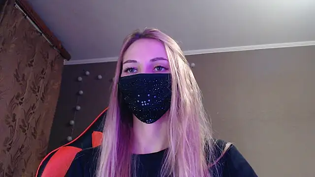 Snapshot of Iris_lave chatting on 10-20-25, 04:07 Iris lave online show from 10-20-25, 04:07