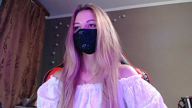 Snapshot of Iris_lave chatting on 10-21-25, 03:11 Iris lave online show from 10-21-25, 03:11