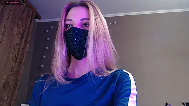 Snapshot of Iris_lave chatting on 10-31-25, 04:25 Iris lave online show from 10-31-25, 04:25