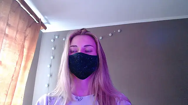 Snapshot of Iris_lave chatting on 09-25-25, 02:01 Iris lave online show from 09-25-25, 02:01