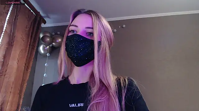 Snapshot of Iris_lave chatting on 11-20-25, 12:39 Iris lave online show from 11-20-25, 12:39