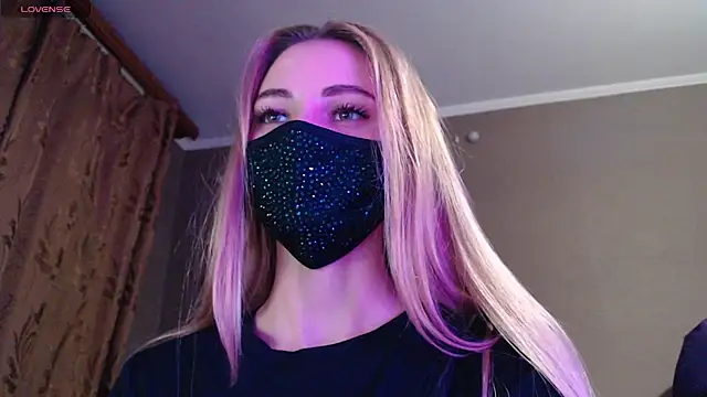 Snapshot of Iris_lave chatting on 10-30-25, 07:55 Iris lave online show from 10-30-25, 07:55