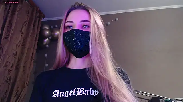 Snapshot of Iris_lave chatting on 11-14-25, 06:33 Iris lave online show from 11-14-25, 06:33