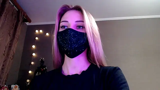 Snapshot of Iris_lave chatting on 12-19-25, 04:09 Iris lave online show from 12-19-25, 04:09