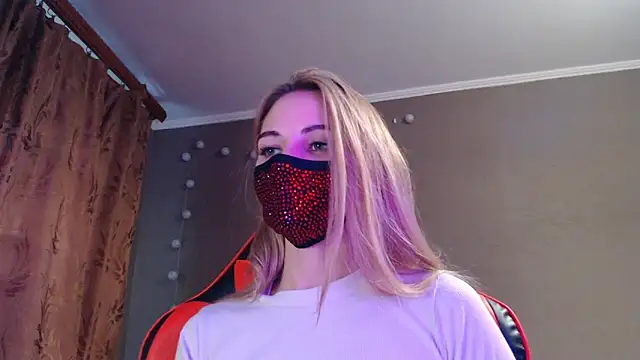 Snapshot of Iris_lave chatting on 10-24-25, 02:05 Iris lave online show from 10-24-25, 02:05