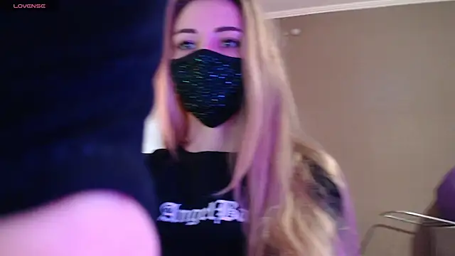 Snapshot of Iris_lave chatting on 11-15-25, 09:13 Iris lave online show from 11-15-25, 09:13