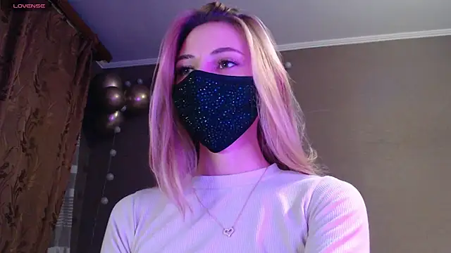 Snapshot of Iris_lave chatting on 11-08-25, 05:38 Iris lave online show from 11-08-25, 05:38