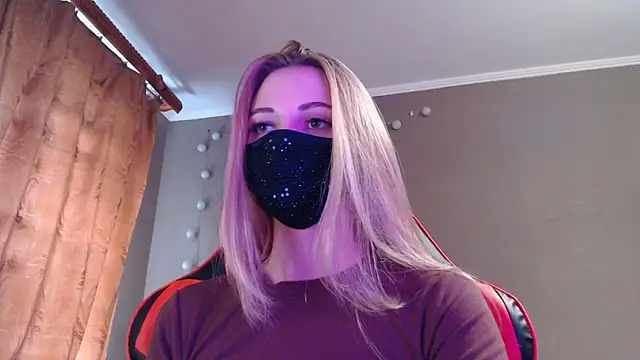 Snapshot of Iris_lave chatting on 10-16-25, 02:14 Iris lave online show from 10-16-25, 02:14