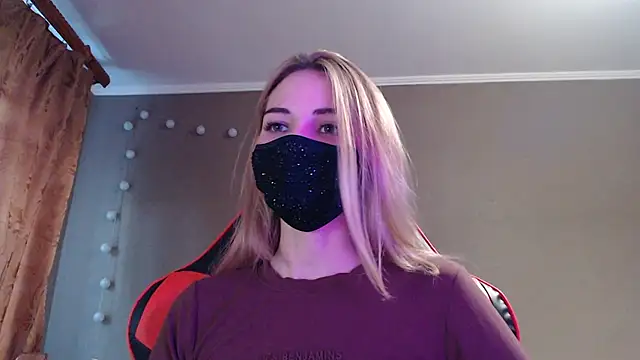 Snapshot of Iris_lave chatting on 10-22-25, 02:38 Iris lave online show from 10-22-25, 02:38