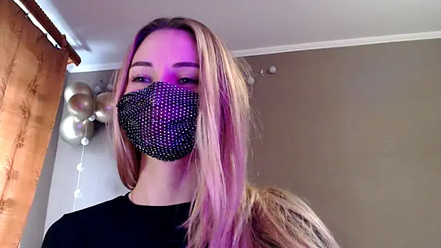 Snapshot of Iris_lave chatting on 11-24-25, 11:43 Iris lave online show from 11-24-25, 11:43