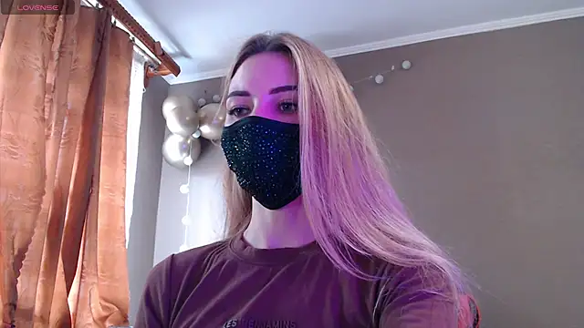 Snapshot of Iris_lave chatting on 11-13-25, 12:09 Iris lave online show from 11-13-25, 12:09