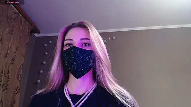 Snapshot of Iris_lave chatting on 11-01-25, 04:23 Iris lave online show from 11-01-25, 04:23