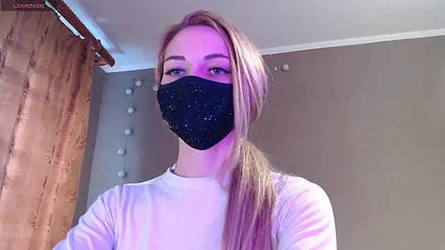 Snapshot of Iris_lave chatting on 09-29-25, 03:06 Iris lave online show from 09-29-25, 03:06