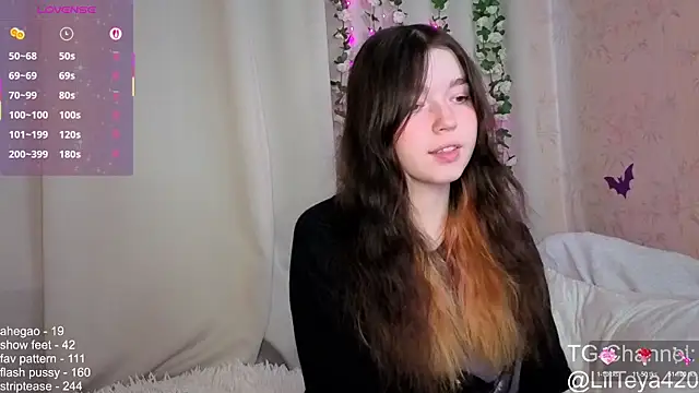 Snapshot of little_Teya chatting on 10-17-25, 10:39 little Teya online show from 10-17-25, 10:39