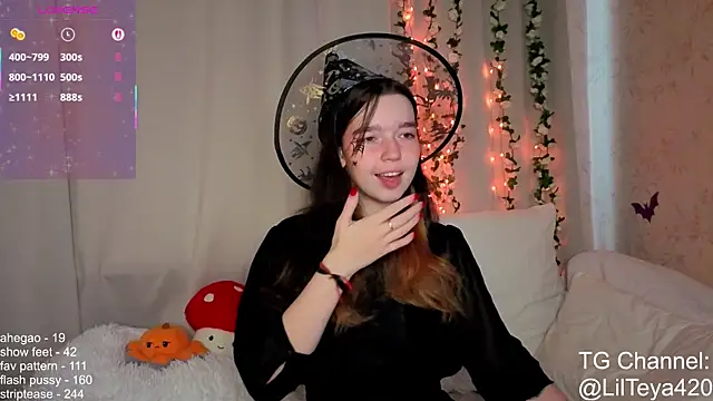 Snapshot of little_Teya chatting on 10-15-25, 10:23 little Teya online show from 10-15-25, 10:23