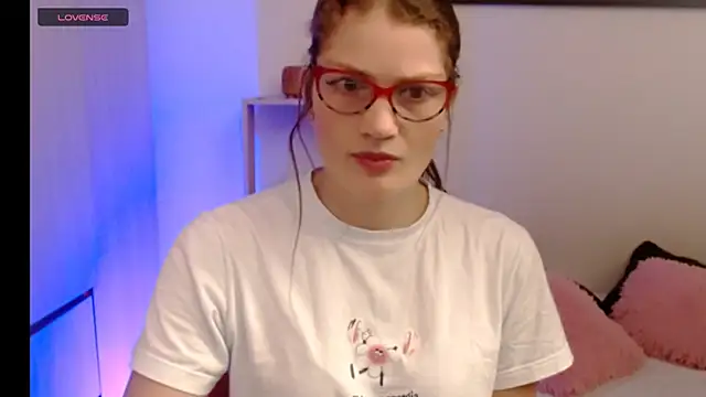 Snapshot of Camila-ventura chatting on 06-15-26, 01:11 Camila-ventura online show from 06-15-26, 01:11