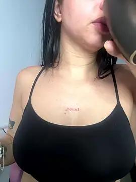 Snapshot of lucy_grey25 chatting on 01-18-26, 03:37 lucy grey25 online show from 01-18-26, 03:37