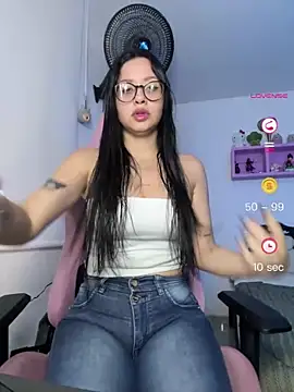 Snapshot of lucy_grey25 chatting on 06-12-26, 07:55 lucy grey25 online show from 06-12-26, 07:55