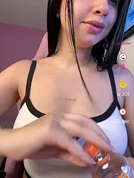 Snapshot of lucy_grey25 chatting on 07-23-26, 06:04 lucy grey25 online show from 07-23-26, 06:04