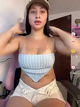 Snapshot of lucy_grey25 chatting on 05-06-26, 03:05 lucy grey25 online show from 05-06-26, 03:05