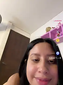 Snapshot of lucy_grey25 chatting on 05-11-26, 04:04 lucy grey25 online show from 05-11-26, 04:04