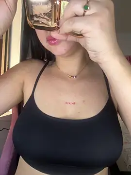 Snapshot of lucy_grey25 chatting on 02-12-26, 01:33 lucy grey25 online show from 02-12-26, 01:33